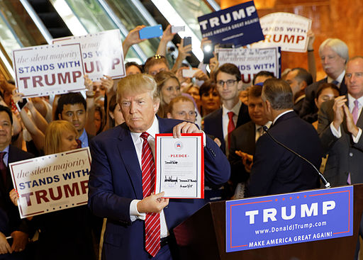 Donald_Trump_Signs_The_Pledge_25.jpg